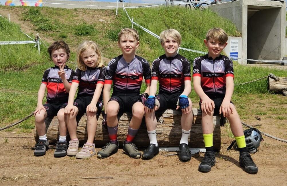 Carlo, Caroline, Magnus, Maximilian und Felix beim MTB Rennen in Darmstadt Carlo, Caroline, Magnus, Maximilian und Felix beim MTB Rennen in Darmstadt