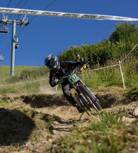 Julia in Frankreich beim European Downhill Cup