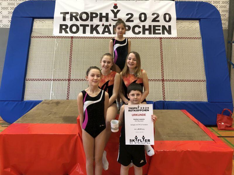 Hinten: Mariia Mitte: Wiebke, Helene Vorne: Amelie, Andrej | © KSV Baunatal e.V. | Trampolin | 2020 Hinten: Mariia Mitte: Wiebke, Helene Vorne: Amelie, Andrej | © KSV Baunatal e.V. | Trampolin | 2020