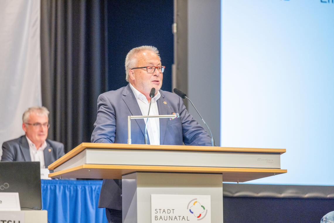 Hielt die Laudatio für Rolf Dubbel: Hartmut Schäfer Hielt die Laudatio für Rolf Dubbel: Hartmut Schäfer