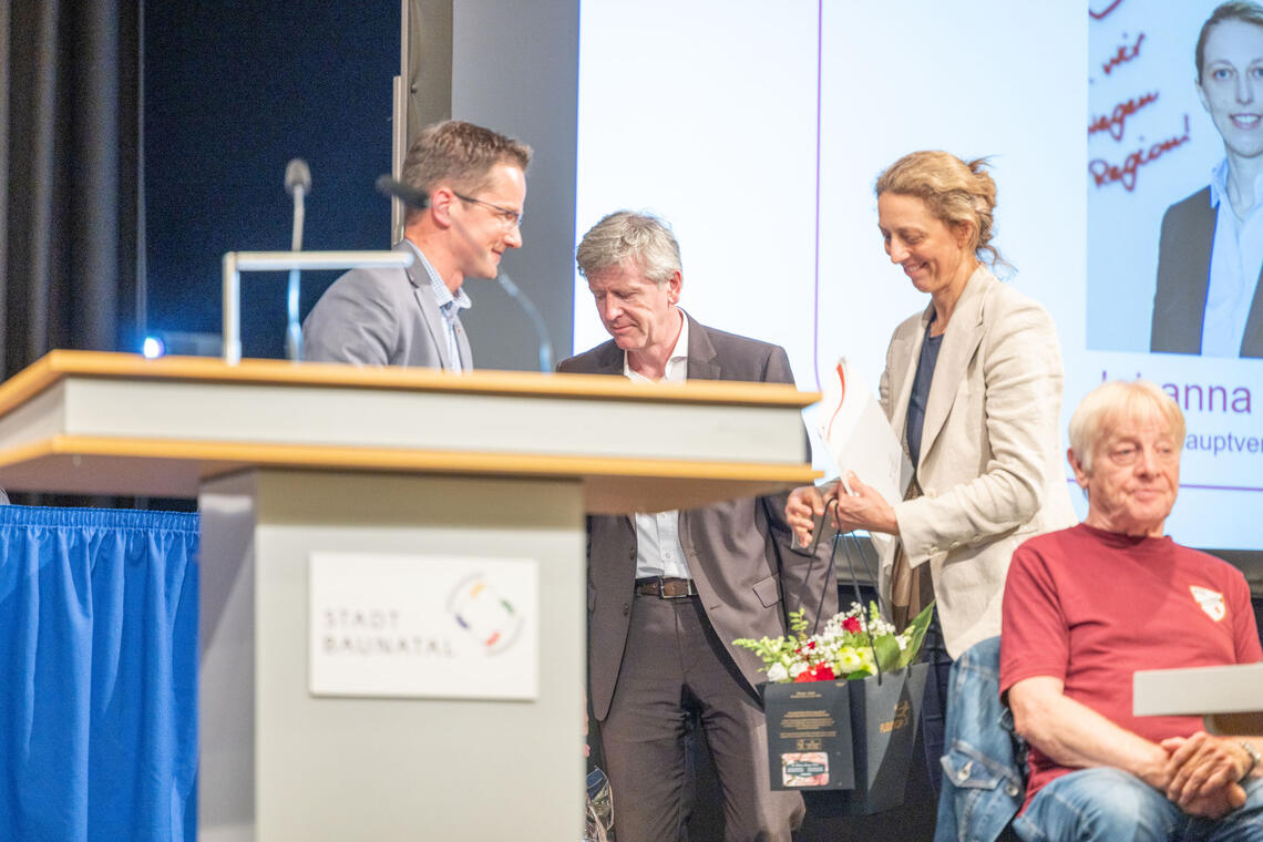 Johanna Jakob wird zum Ehrenvorstandsmitglied berufen Johanna Jakob wird zum Ehrenvorstandsmitglied berufen