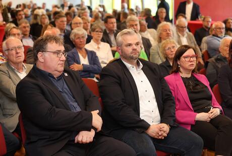 RP Mark Weinmeister, Erster Stadtrat Daniel Jung und Staatssekretärin Manuela Strube